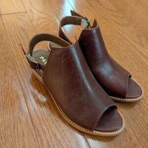 NWOT "Almost perfect" Slingback Mules
